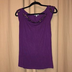 💟Purple scoop neck w/ need accents
